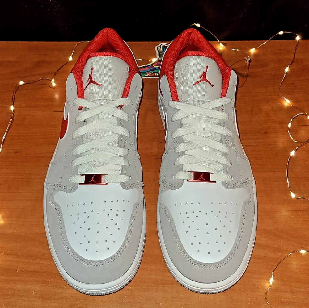 Air Jordan 1 Low SE Light Smoke Grey